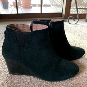 Vionic black booties